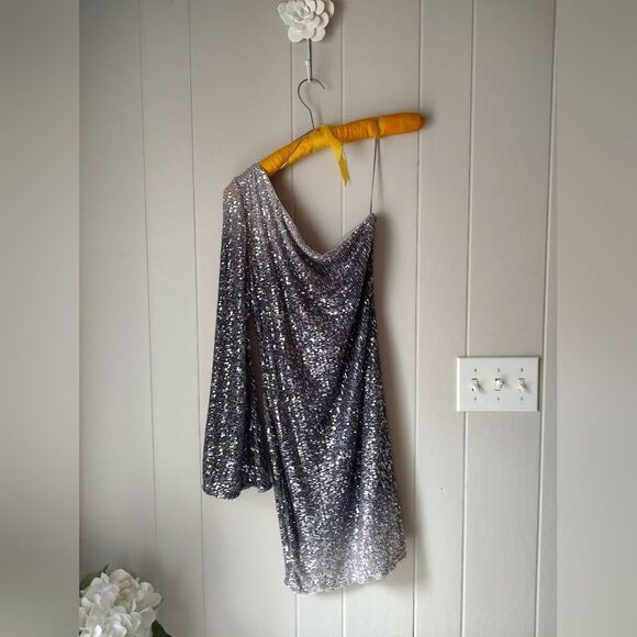Guess Silver Ombre One Shoulder Sequin Mini Dress Sze S NWT Party Cocktail Dress - Picture 2 of 10